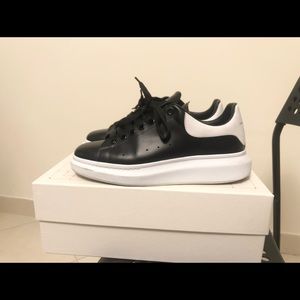 Authentic Alexander McQueen PreOwned Oversized Sneaker Trainer Black White Box